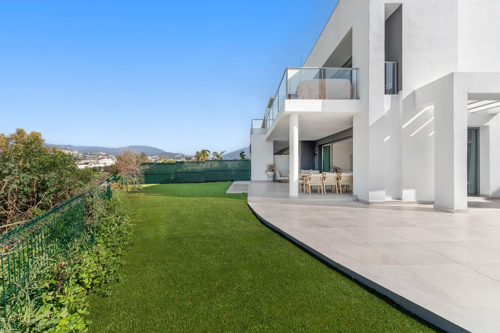 3 soveværelse Semi-Rækkehus til salg i Marbella med swimmingpool - € 1.295.000 (Ref: 9616521)
