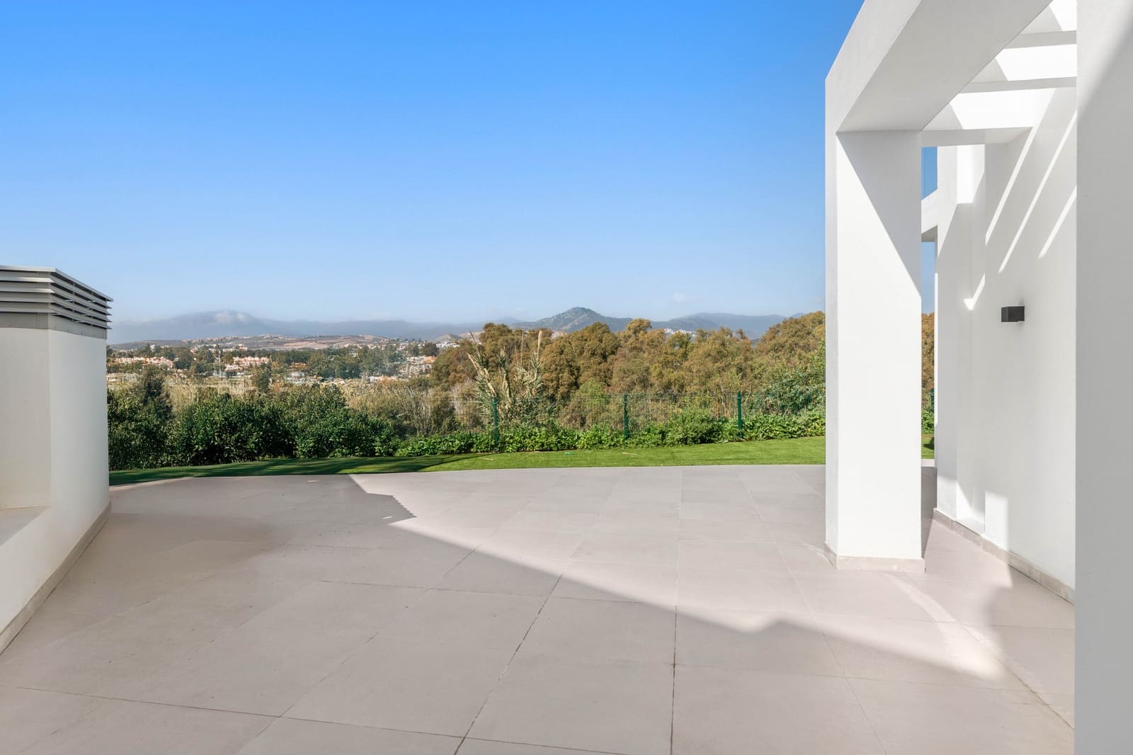 3 soveværelse Semi-Rækkehus til salg i Marbella med swimmingpool - € 1.295.000 (Ref: 9616521)