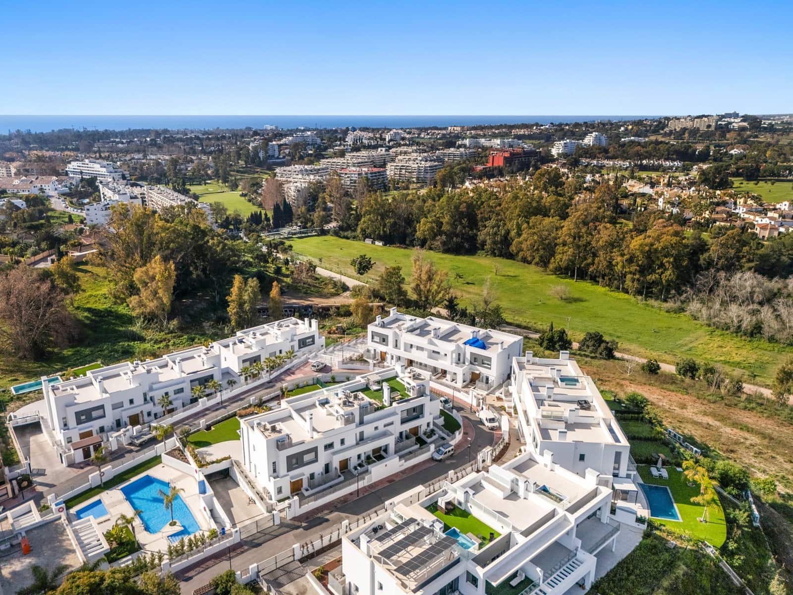 3 soveværelse Semi-Rækkehus til salg i Marbella med swimmingpool - € 1.295.000 (Ref: 9616521)