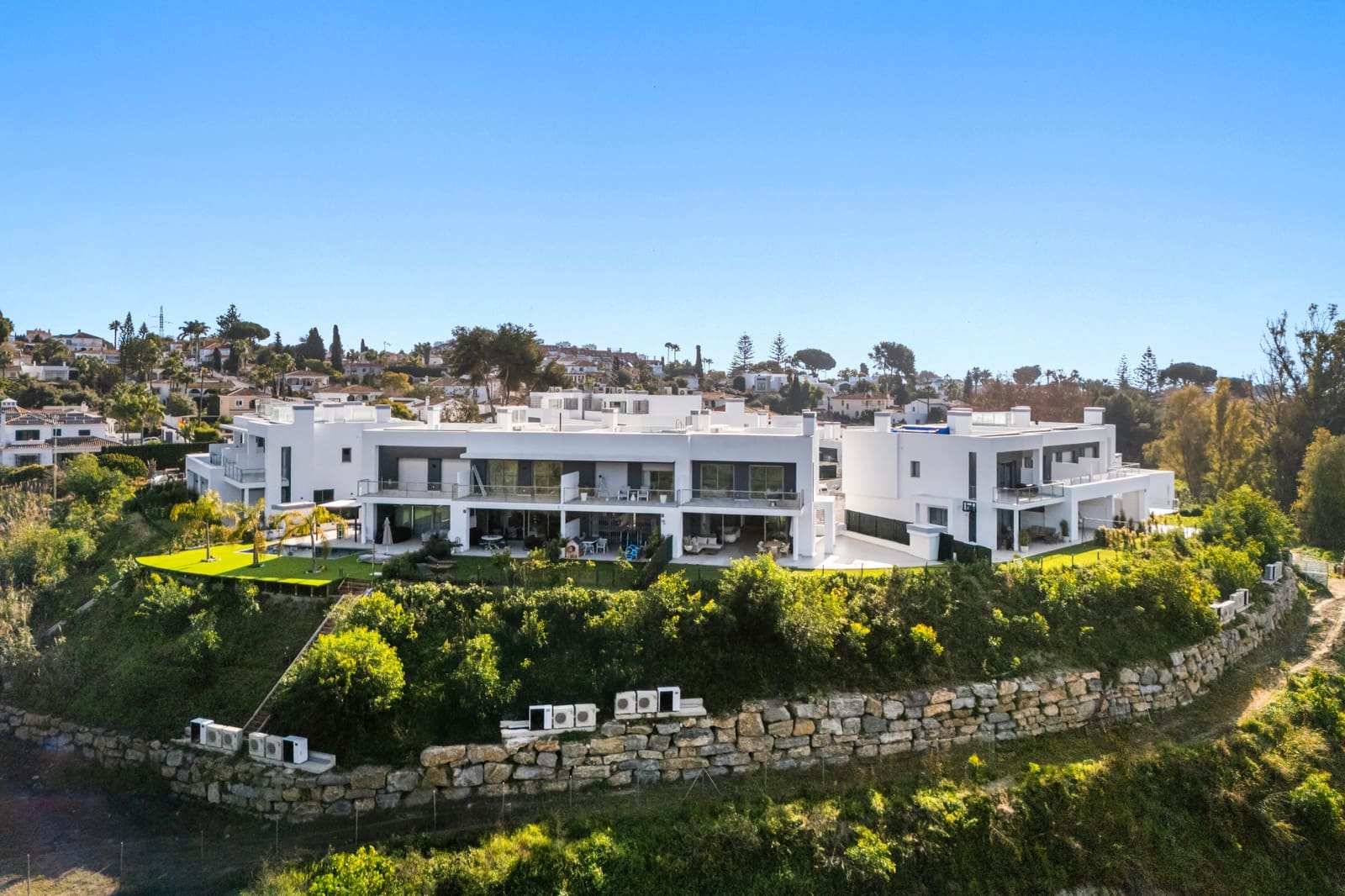 3 soveværelse Semi-Rækkehus til salg i Marbella med swimmingpool - € 1.295.000 (Ref: 9616521)