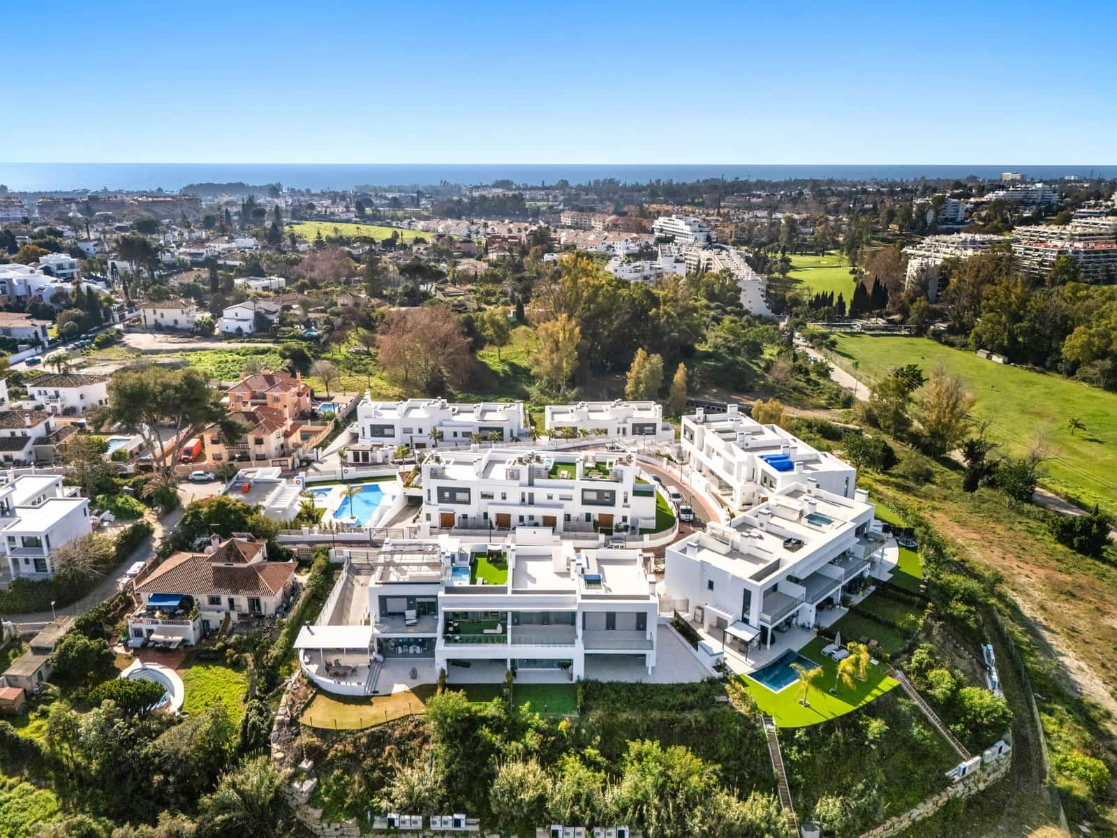 3 soveværelse Semi-Rækkehus til salg i Marbella med swimmingpool - € 1.295.000 (Ref: 9616521)