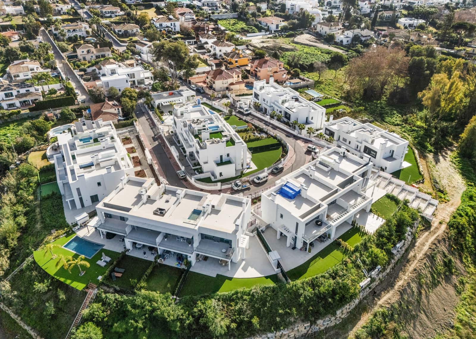 3 soveværelse Semi-Rækkehus til salg i Marbella med swimmingpool - € 1.295.000 (Ref: 9616521)