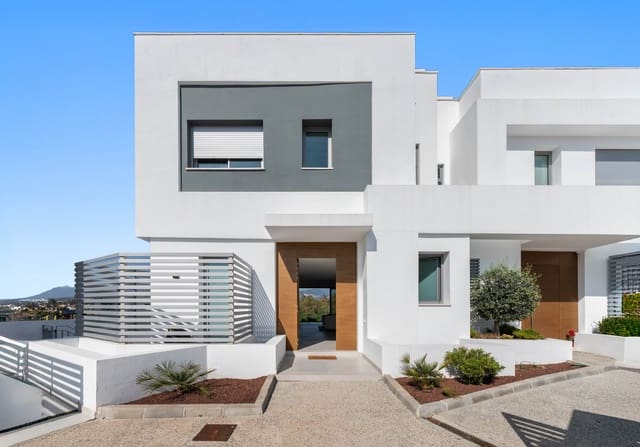 Pareado de 3 habitaciones en Marbella en venta con piscina - 1.295.000 € (Ref: 9616521)