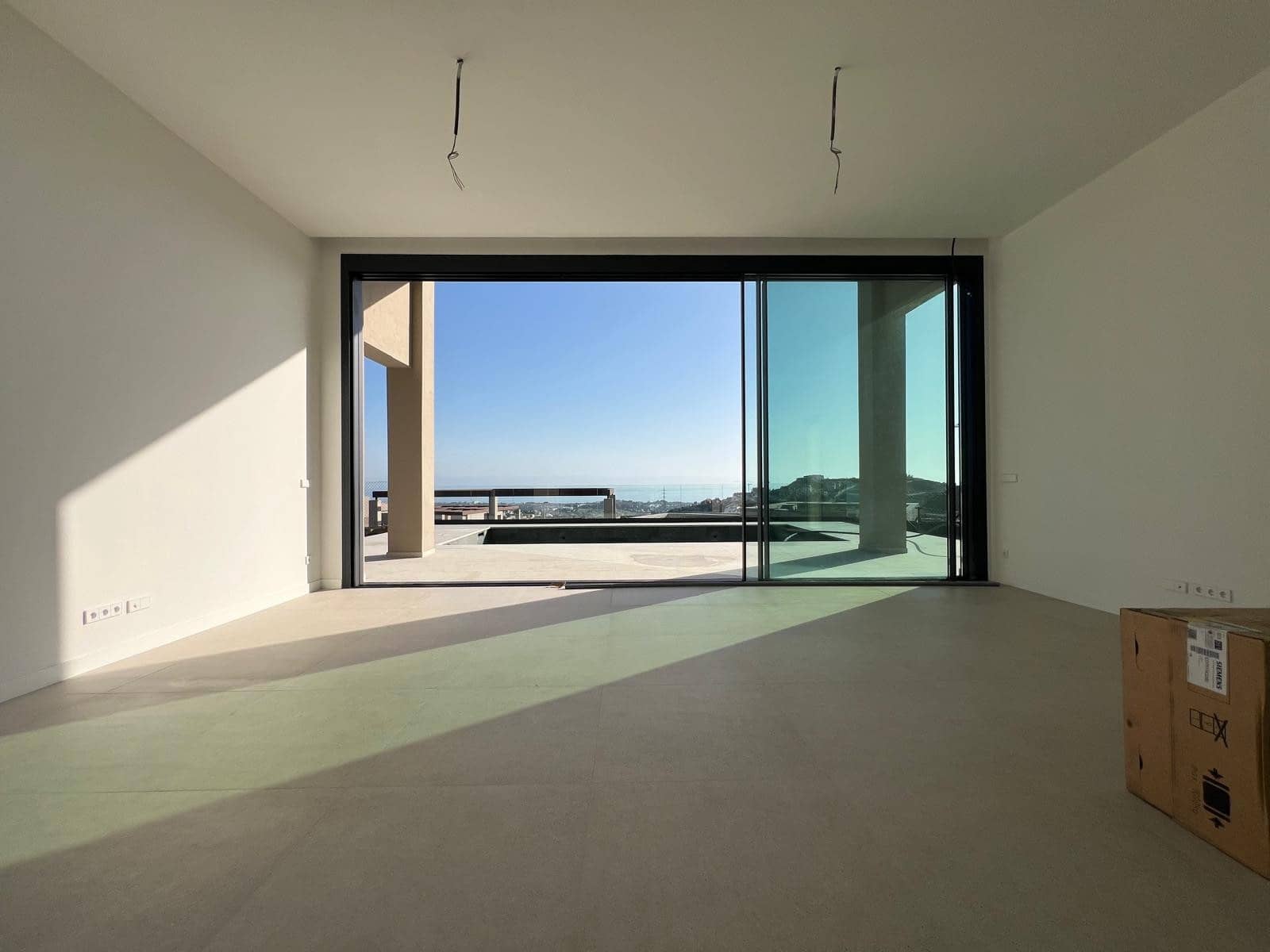 3 makuuhuone Huvila myytävänä paikassa Marbella mukana uima-altaan 
autotalli - 2 100 000 € (Ref: 9616522)