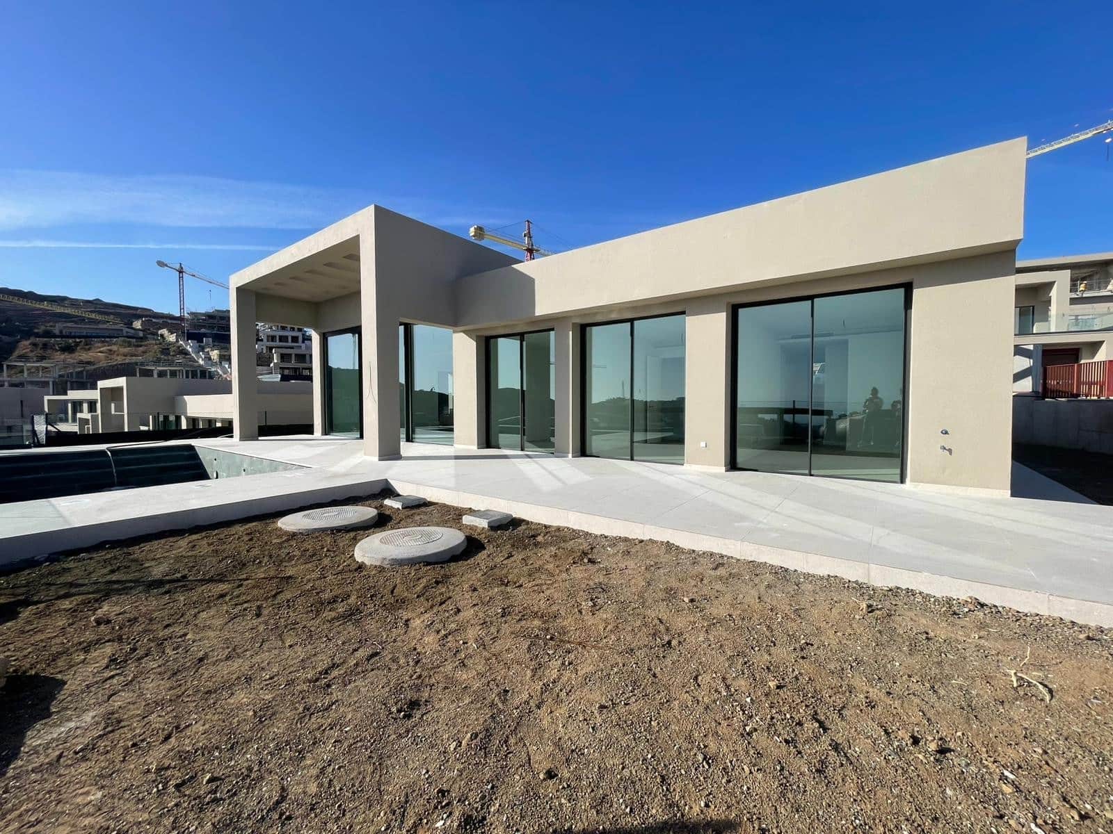 3 makuuhuone Huvila myytävänä paikassa Marbella mukana uima-altaan 
autotalli - 2 100 000 € (Ref: 9616522)