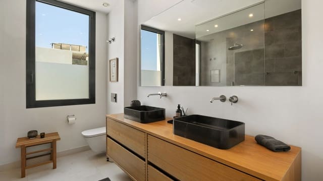 5 soveværelse Semi-Rækkehus til salg i Marbella med swimmingpool garage - € 1.395.000 (Ref: 9616523)