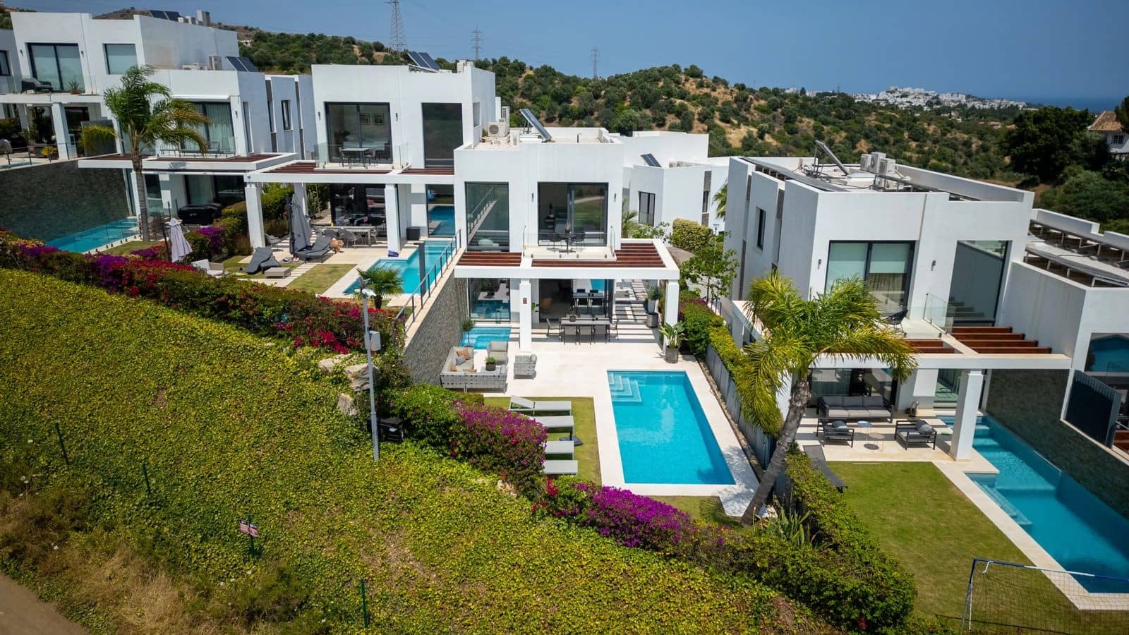 5 soveværelse Semi-Rækkehus til salg i Marbella med swimmingpool garage - € 1.395.000 (Ref: 9616523)