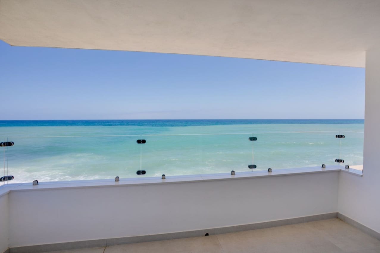 3 sypialnia Willa na sprzedaż w Estepona z basenem garażem - 1 200 000 € (Ref: 9616536)