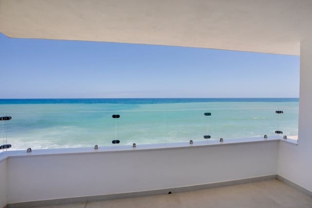 3 bedroom Villa for sale in Estepona with pool garage - € 1,200,000 (Ref: 9616536)