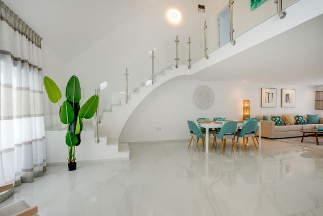 3 bedroom Villa for sale in Estepona with pool garage - € 1,200,000 (Ref: 9616536)