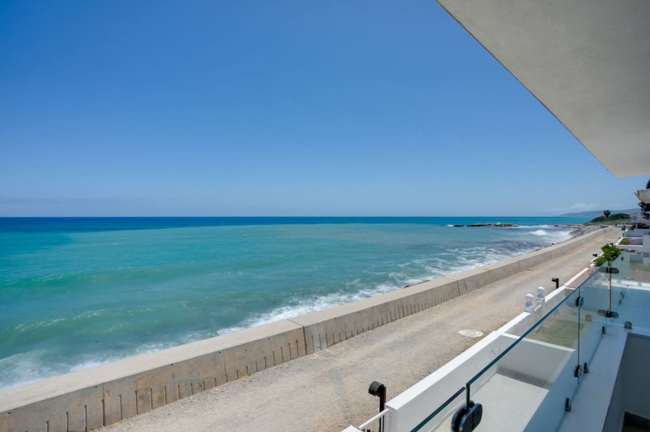 3 sypialnia Willa na sprzedaż w Estepona z basenem garażem - 1 200 000 € (Ref: 9616536)