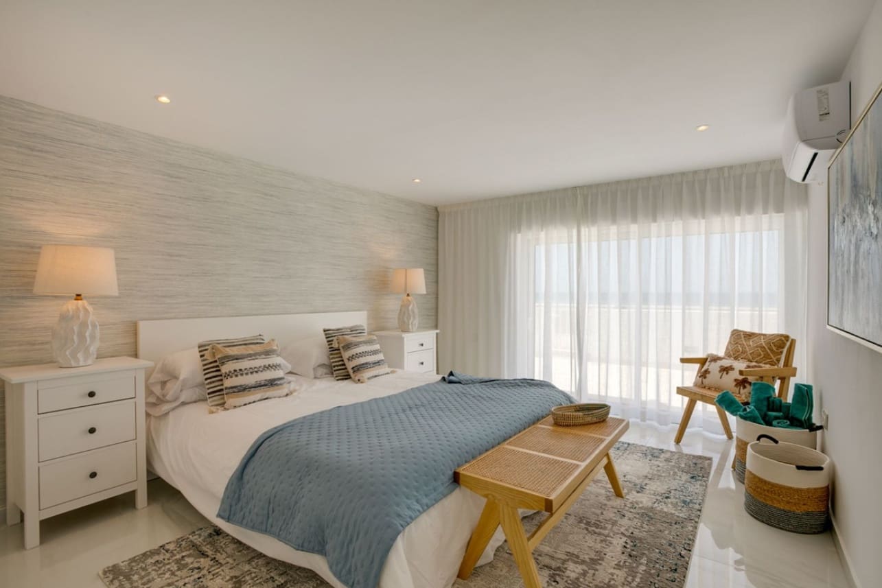 3 sypialnia Willa na sprzedaż w Estepona z basenem garażem - 1 200 000 € (Ref: 9616536)