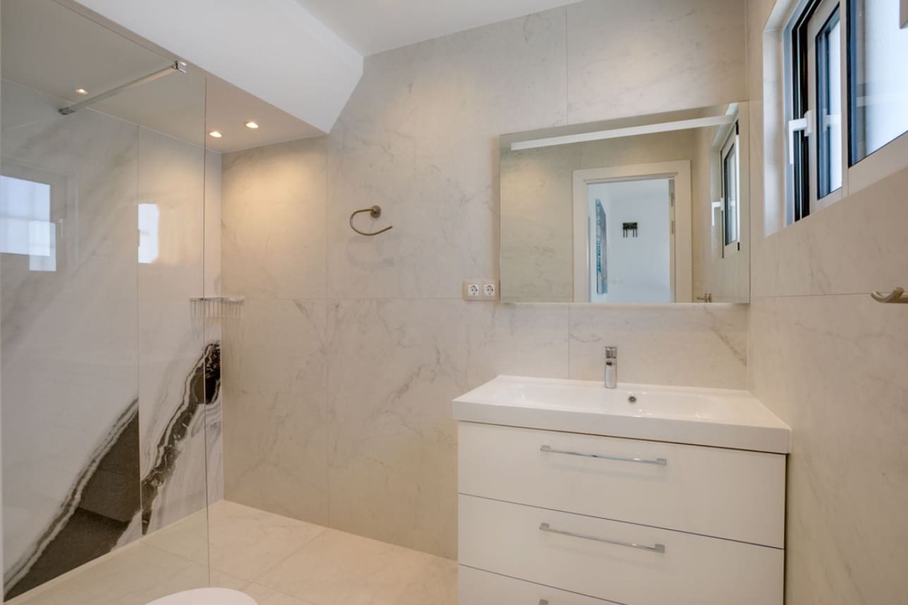 3 sypialnia Willa na sprzedaż w Estepona z basenem garażem - 1 200 000 € (Ref: 9616536)