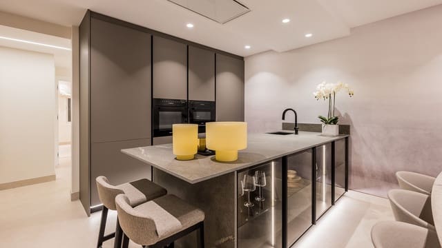 3 slaapkamer Appartement te koop in Estepona met zwembad garage - € 2.350.000 (Ref: 9616543)