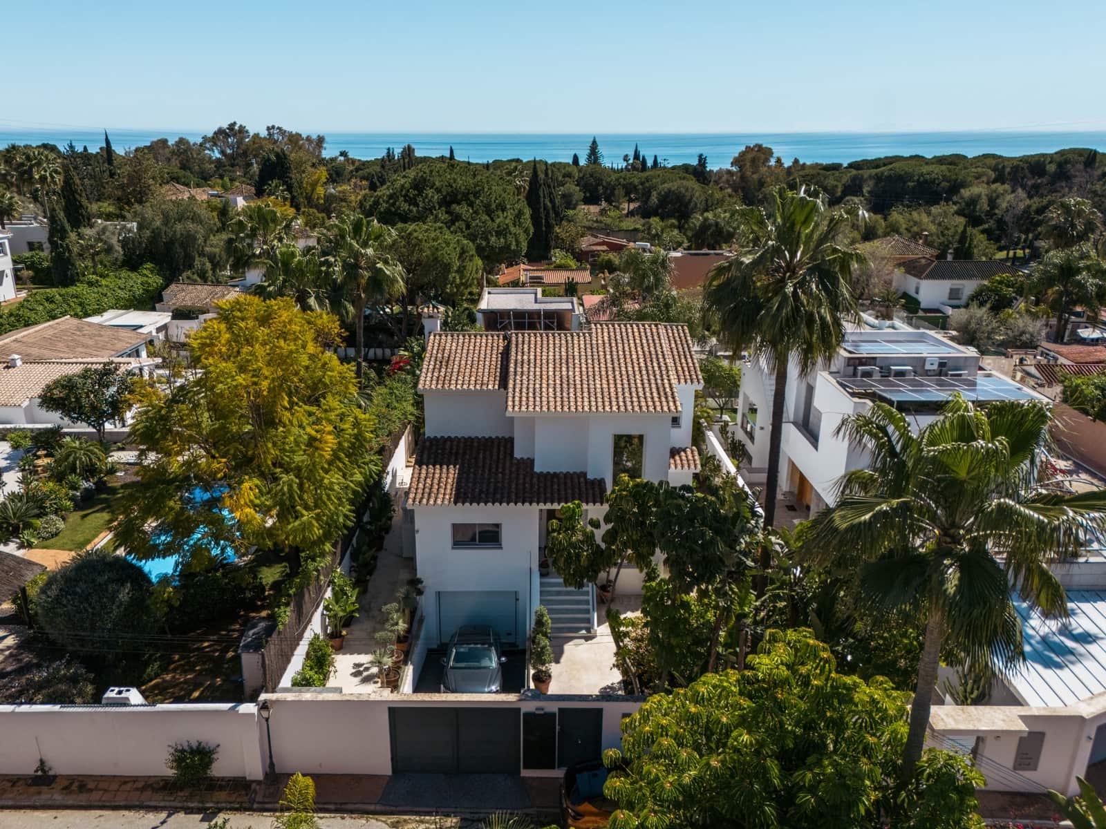 4 bedroom Villa for sale in Marbella with pool garage - € 2,050,000 (Ref: 9616545)