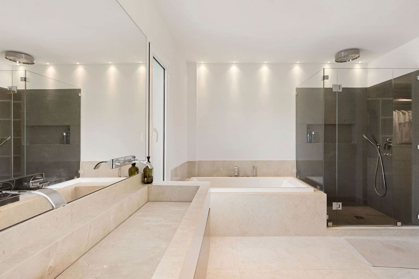 Apartamento de 4 habitaciones en Marbella en venta con piscina garaje - 1.495.000 € (Ref: 9616546)