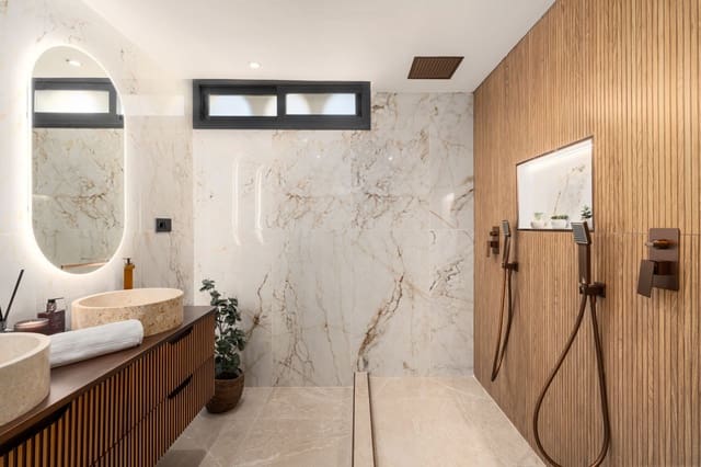 3 quarto Penthouse para venda em Marbella com piscina - 950 000 € (Ref: 9616547)