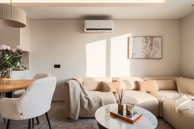 3 chambre Penthouse à vendre à Marbella avec piscine - 950 000 € (Ref: 9616547)