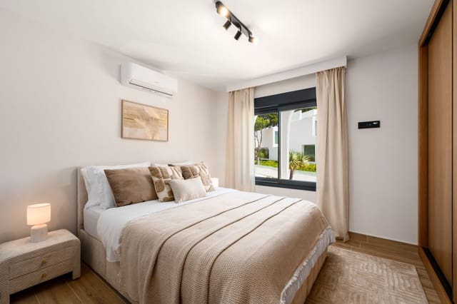 3 chambre Penthouse à vendre à Marbella avec piscine - 950 000 € (Ref: 9616547)