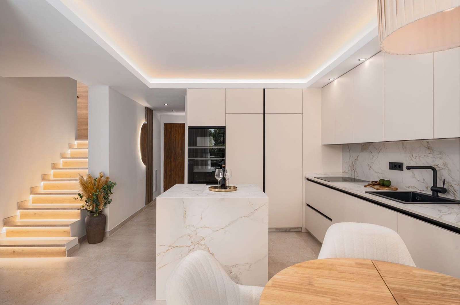3 chambre Penthouse à vendre à Marbella avec piscine - 950 000 € (Ref: 9616547)