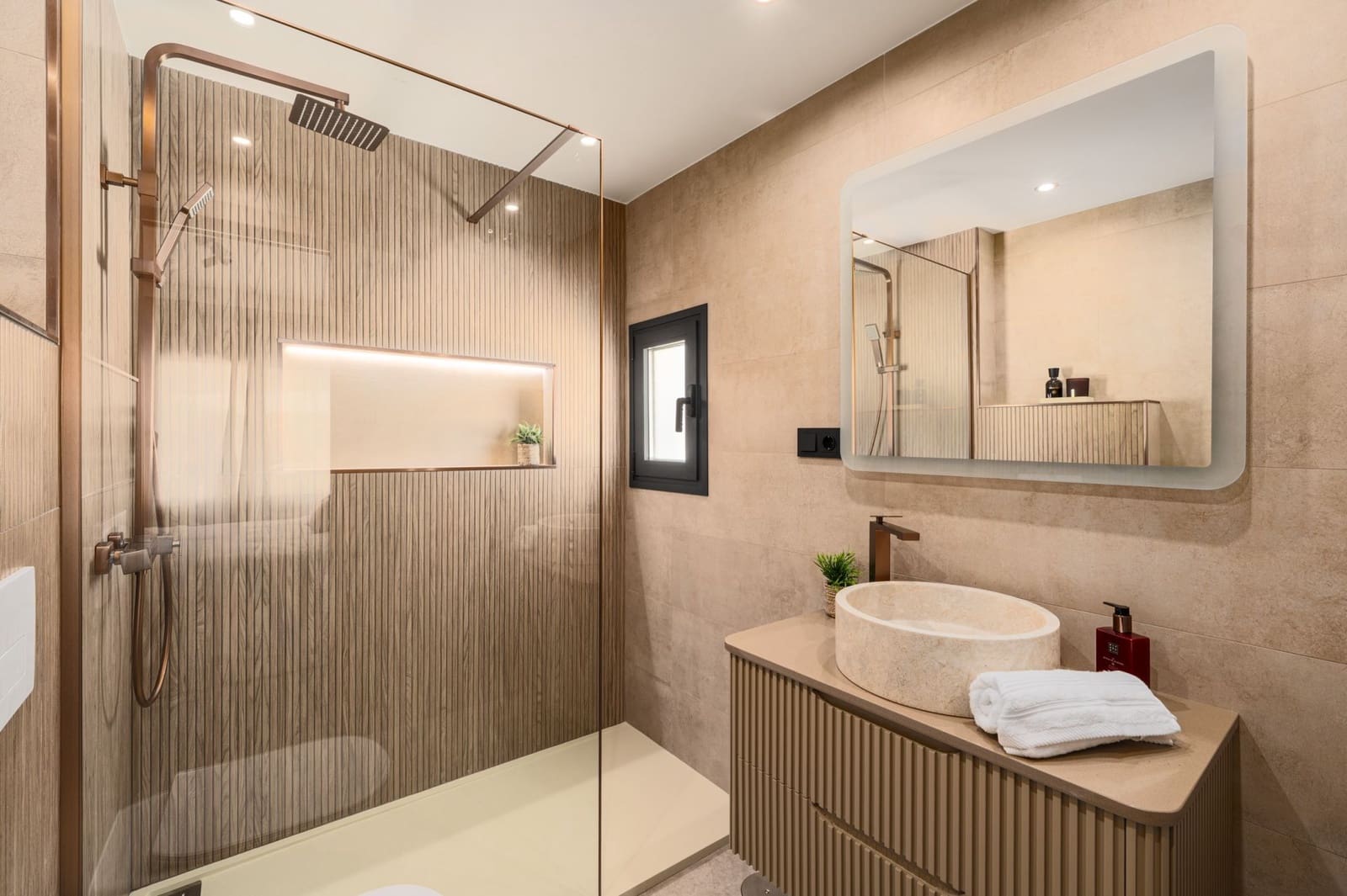 3 chambre Penthouse à vendre à Marbella avec piscine - 950 000 € (Ref: 9616547)