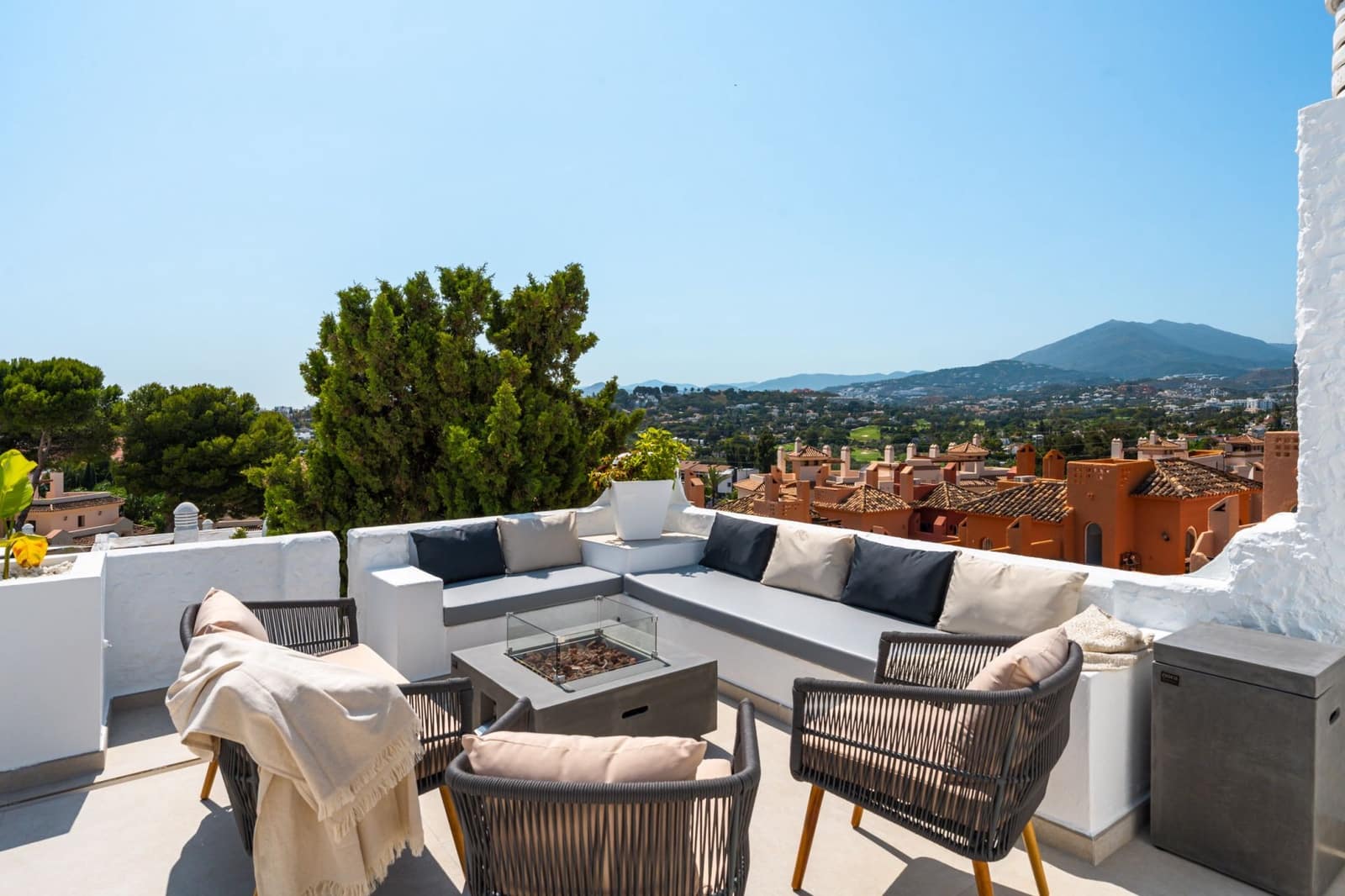 3 chambre Penthouse à vendre à Marbella avec piscine - 950 000 € (Ref: 9616547)
