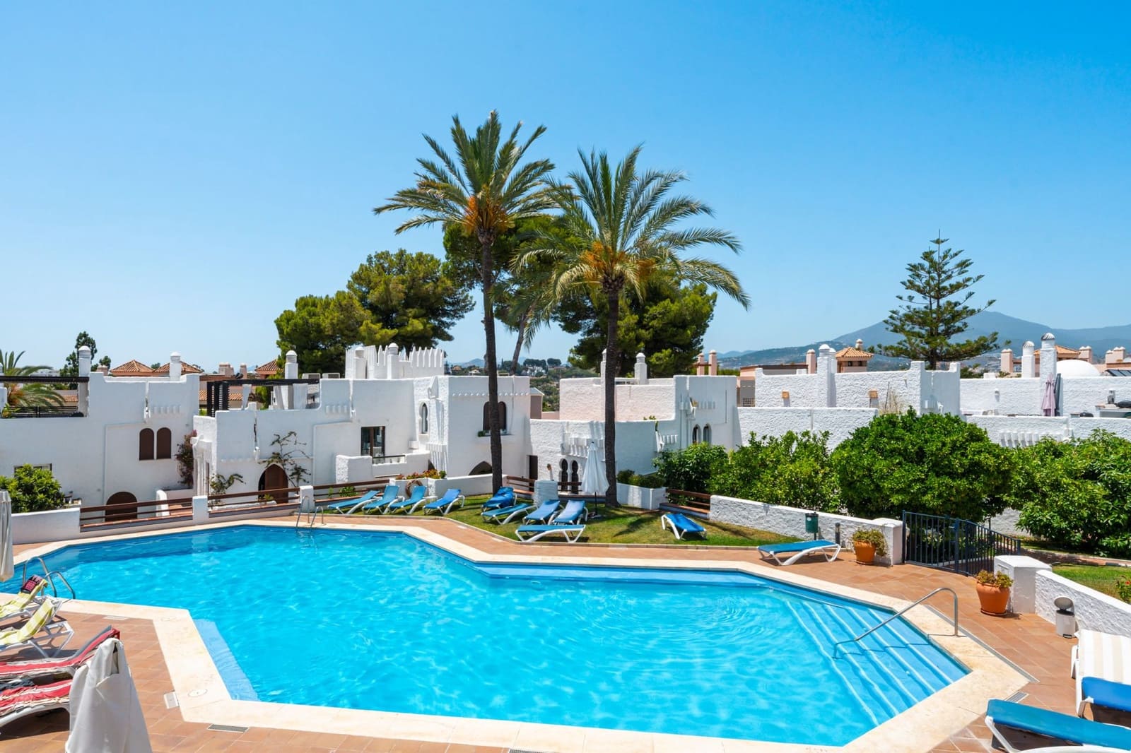 3 chambre Penthouse à vendre à Marbella avec piscine - 950 000 € (Ref: 9616547)