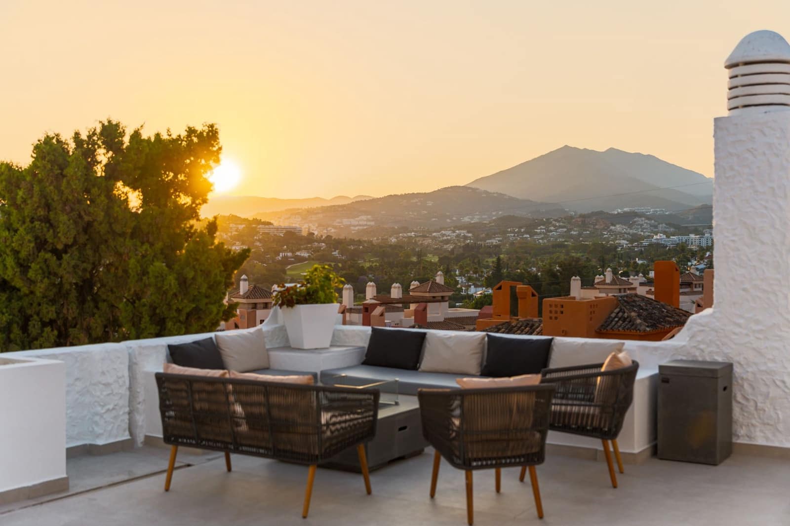 3 chambre Penthouse à vendre à Marbella avec piscine - 950 000 € (Ref: 9616547)