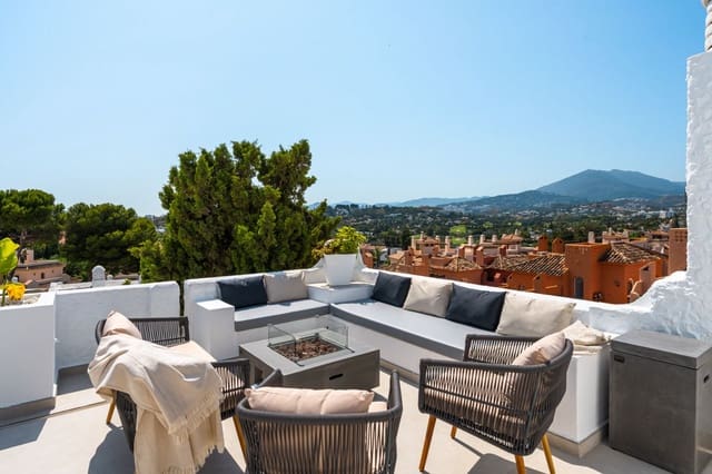 3 chambre Penthouse à vendre à Marbella avec piscine - 950 000 € (Ref: 9616547)
