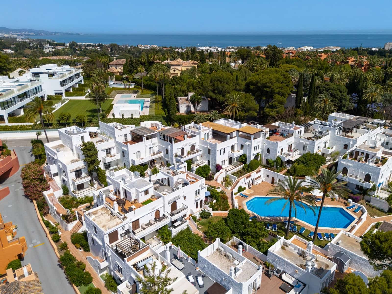 3 chambre Penthouse à vendre à Marbella avec piscine - 950 000 € (Ref: 9616547)