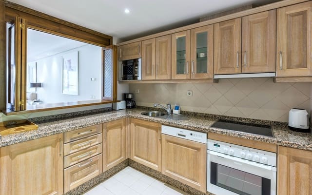 3 soveværelse Penthouse til salg i Marbella med swimmingpool garage - € 2.100.000 (Ref: 9616550)