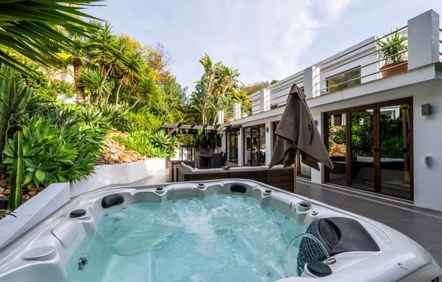 5 soveværelse Villa til salg i Marbella med swimmingpool - € 2.395.000 (Ref: 9616552)