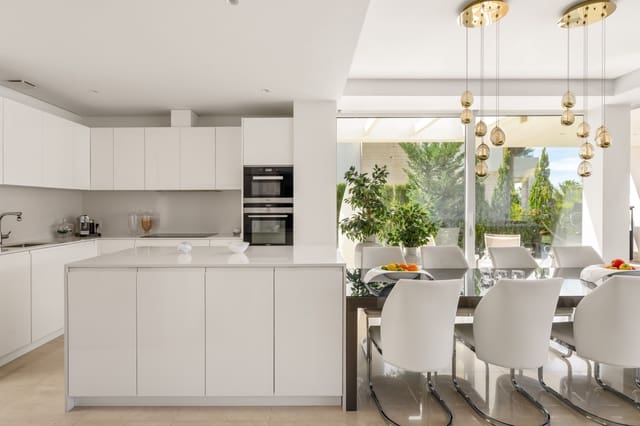 3 soverom Villa til salgs i Marbella med svømmebasseng garasje - € 2 145 000 (Ref: 9616553)