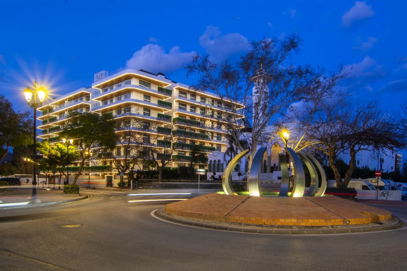 2 bedroom Apartment for sale in Mijas Costa with pool garage - € 659,500 (Ref: 9616556)