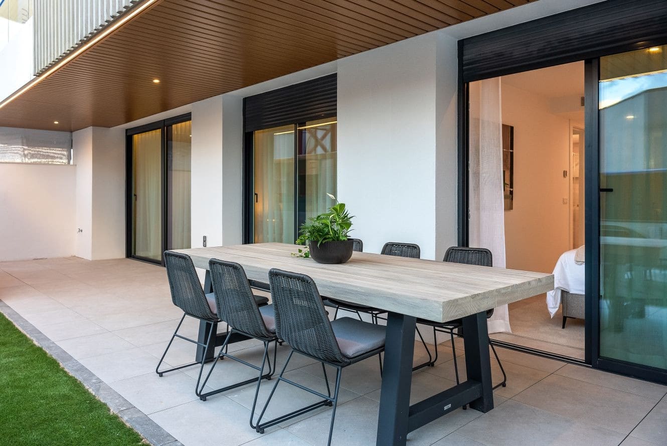 2 bedroom Apartment for sale in Mijas Costa with pool garage - € 659,500 (Ref: 9616556)