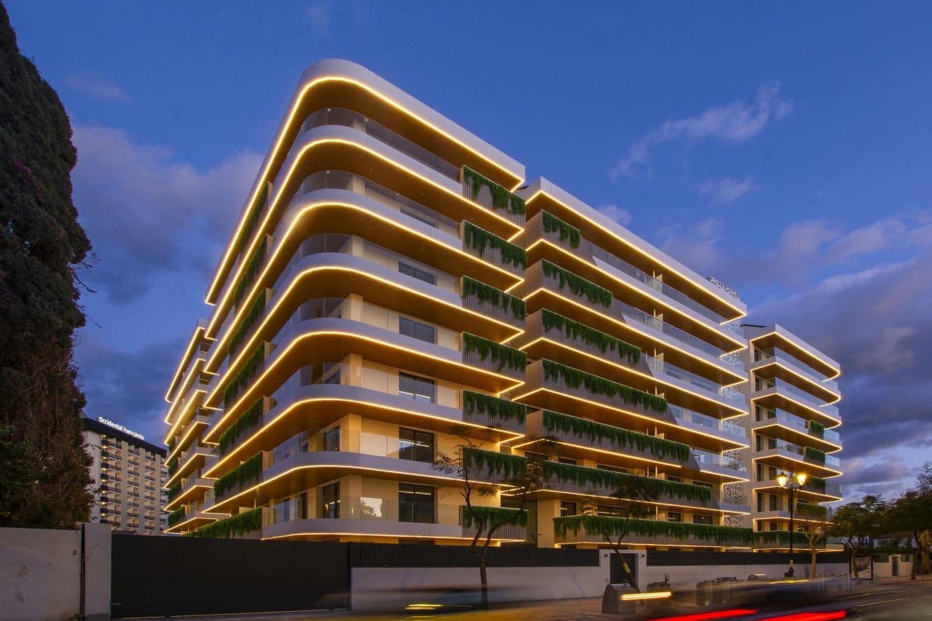 2 bedroom Apartment for sale in Mijas Costa with pool garage - € 659,500 (Ref: 9616556)