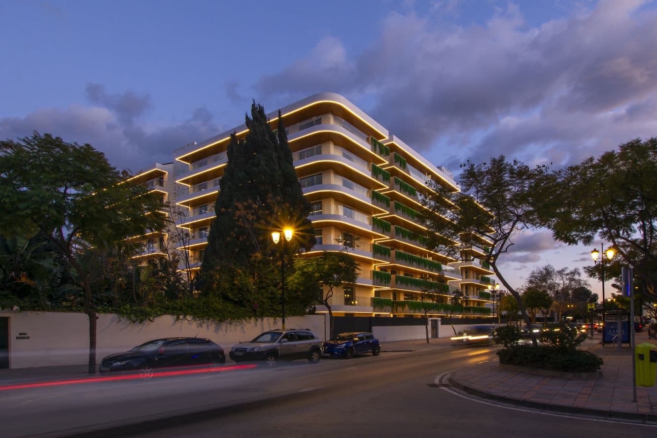 2 bedroom Apartment for sale in Mijas Costa with pool garage - € 659,500 (Ref: 9616556)