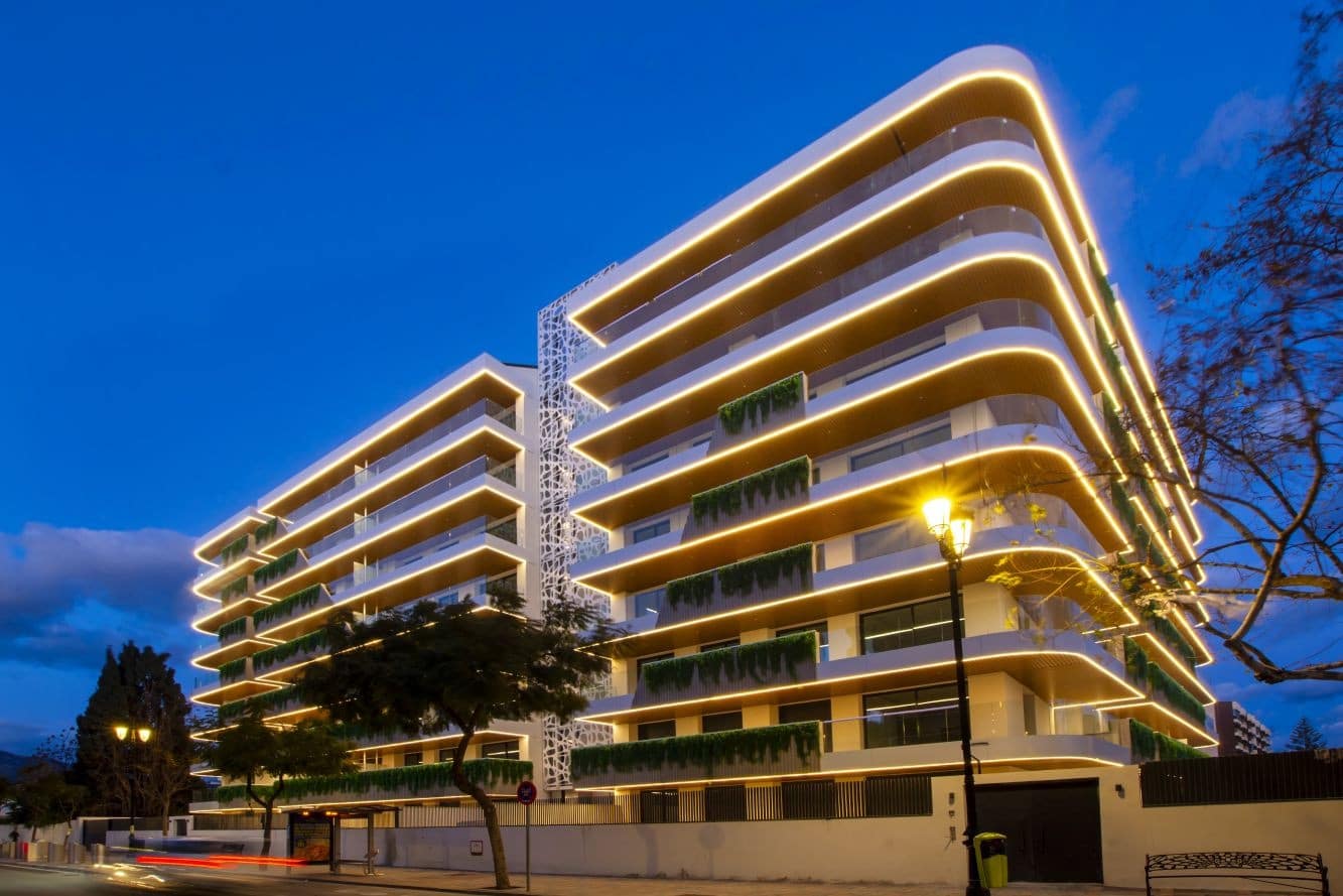 2 bedroom Apartment for sale in Mijas Costa with pool garage - € 659,500 (Ref: 9616556)