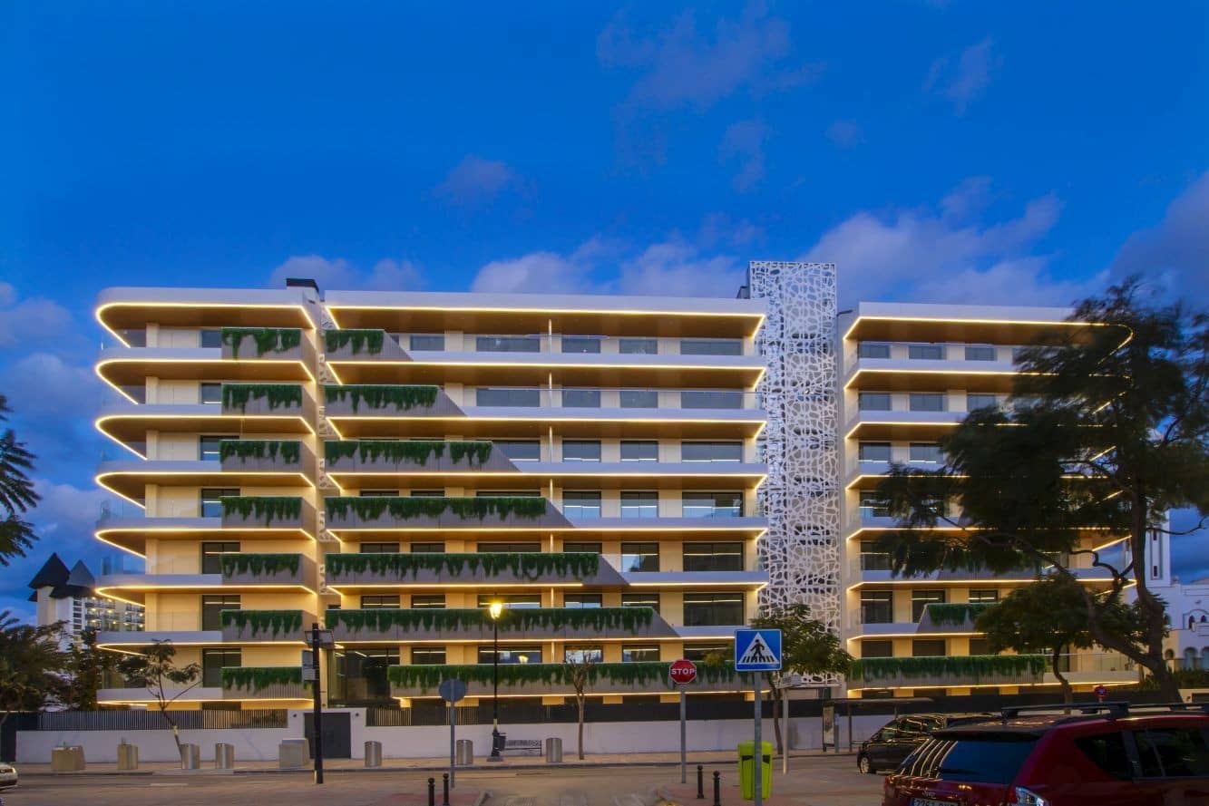 2 bedroom Apartment for sale in Mijas Costa with pool garage - € 659,500 (Ref: 9616556)