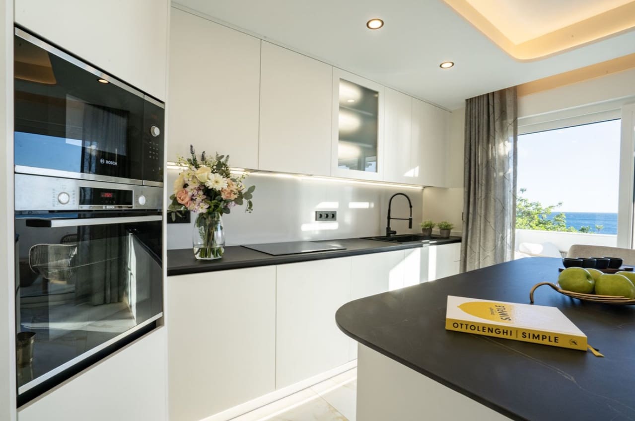 Ático de 2 habitaciones en Estepona en venta con garaje - 1.200.000 € (Ref: 9616558)