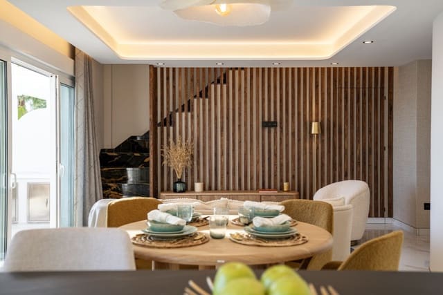 2 soverom Penthouse til salgs i Estepona med garasje - € 1 200 000 (Ref: 9616558)