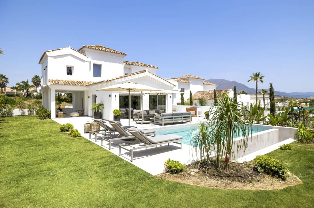 4 bedroom Villa for sale in Casares with pool - € 1,750,000 (Ref: 9616565)