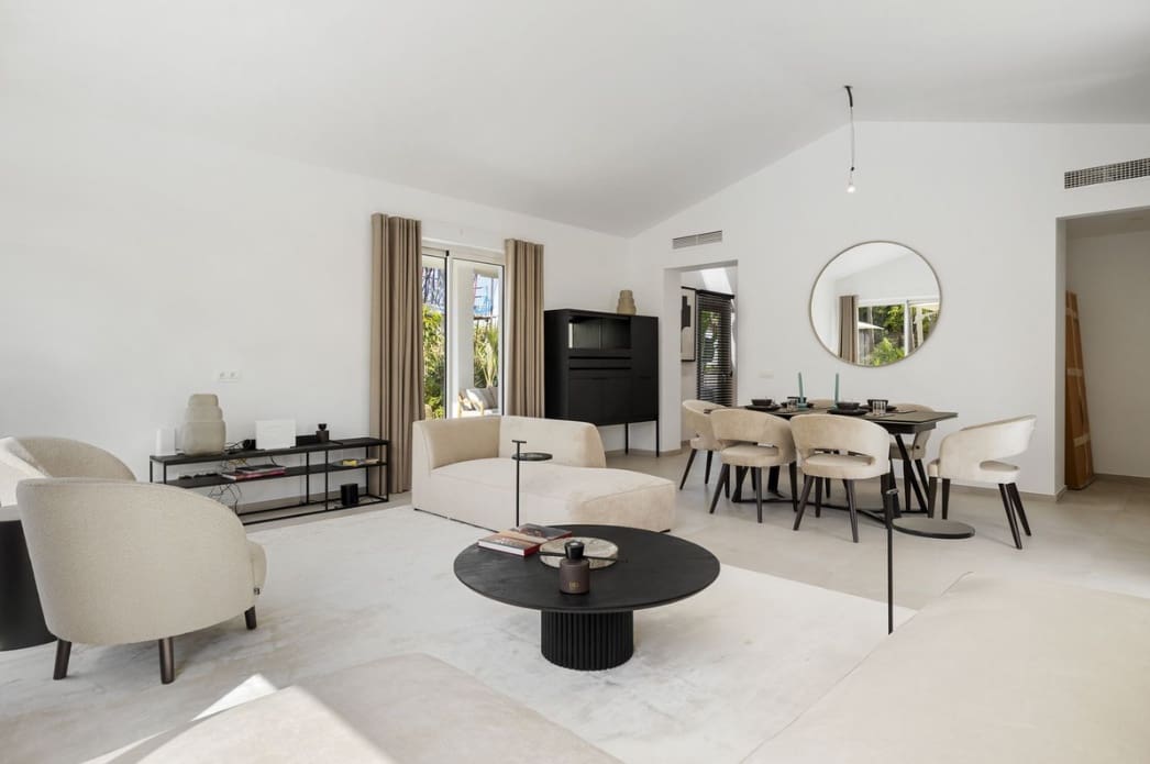 4 bedroom Villa for sale in Casares with pool - € 1,489,000 (Ref: 9616565)