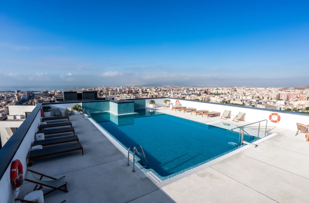 2 soverom Leilighet til salgs i Malaga by med svømmebasseng garasje - € 429 000 (Ref: 9616566)