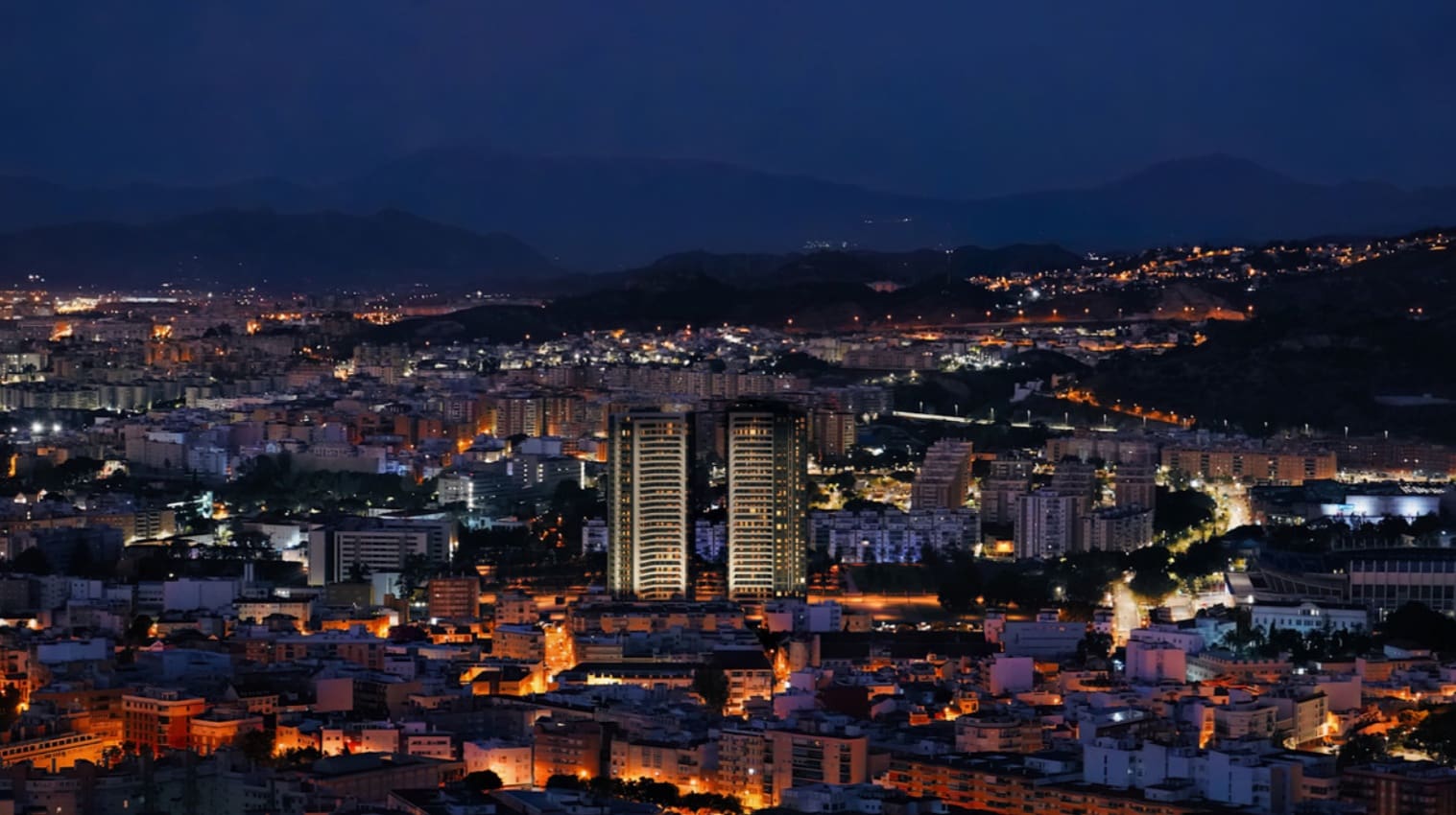 2 soverom Leilighet til salgs i Malaga by med svømmebasseng garasje - € 429 000 (Ref: 9616566)