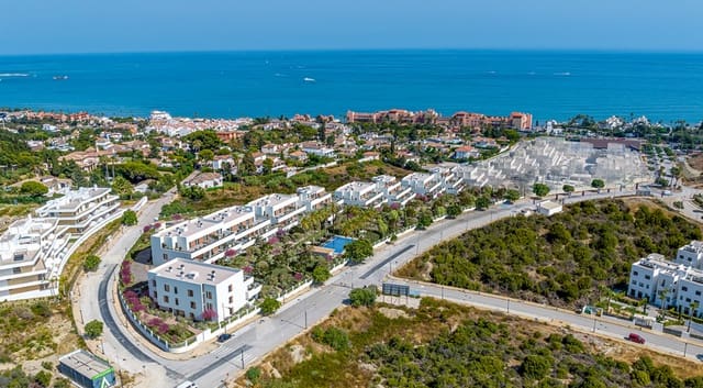 Ático de 3 habitaciones en New Golden Mile, Estepona en venta con piscina garaje - 542.000 € (Ref: 9616575)