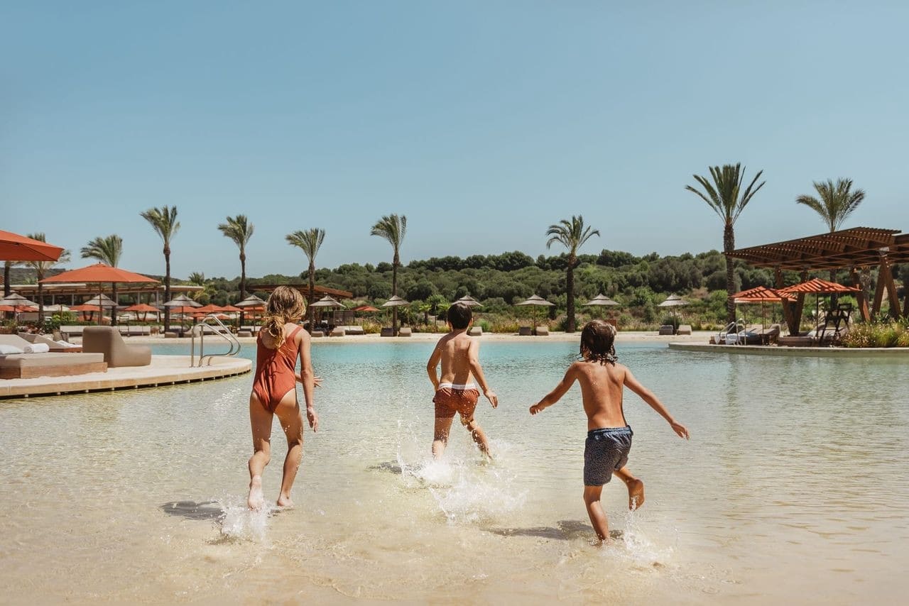 4 bedroom Villa for sale in Sotogrande with pool garage - € 1,385,000 (Ref: 9616579)