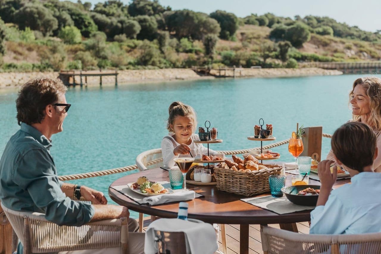 4 bedroom Villa for sale in Sotogrande with pool garage - € 1,385,000 (Ref: 9616579)