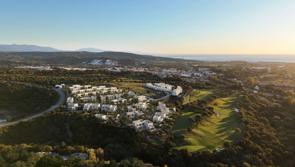 4 bedroom Villa for sale in Sotogrande with pool garage - € 1,385,000 (Ref: 9616579)