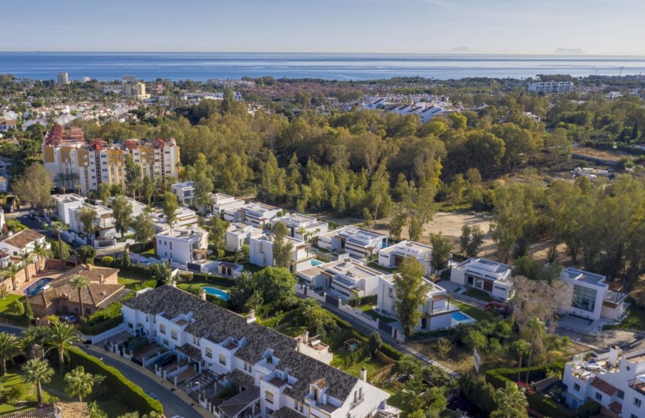 4 bedroom Villa for sale in Marbella with pool garage - € 1,250,000 (Ref: 9616580)